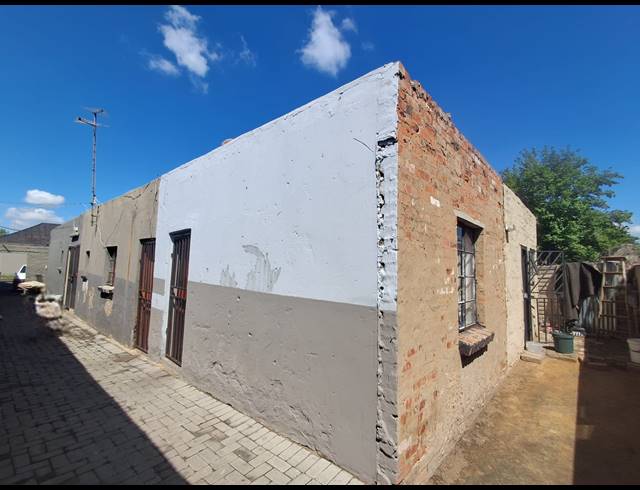3 BEDROOM HOUSE FOR SALE IN VEREENIGING CENTRAL